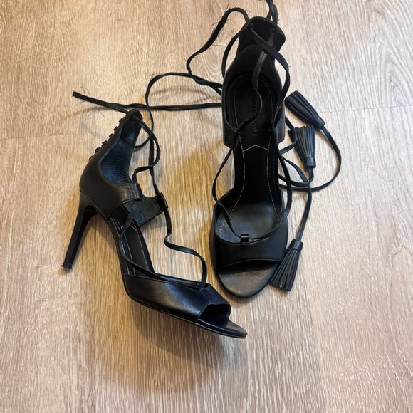 Kendall + Kylie Heels Black - Picture 2 of 7